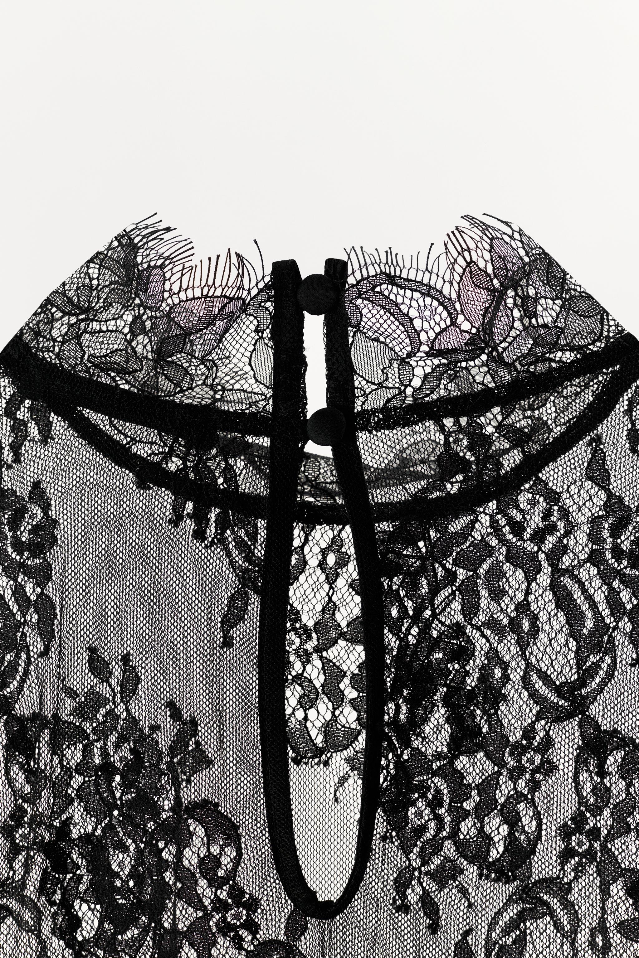 LONG SLEEVE LACE TOP