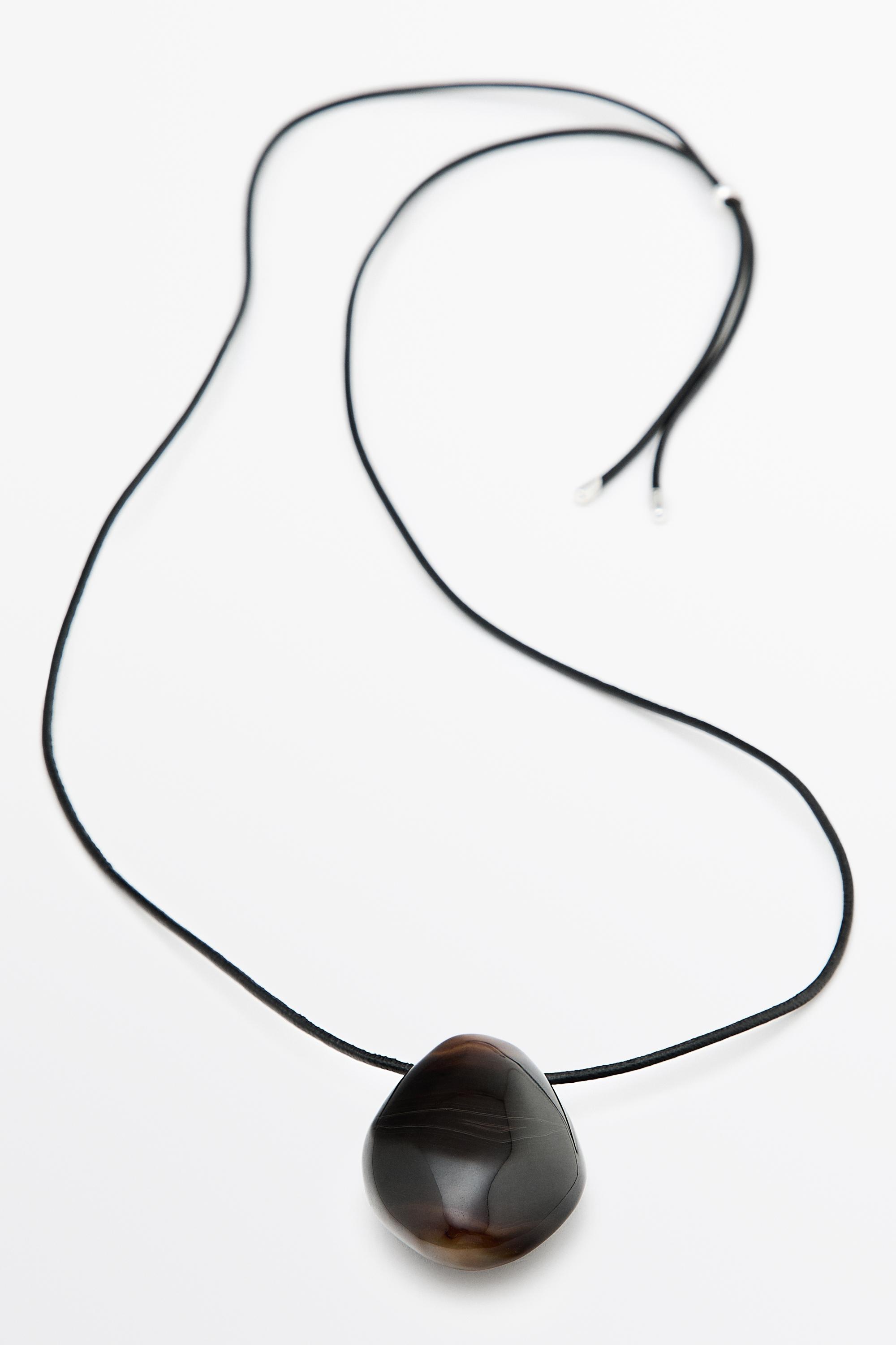 Stone pendant necklace — Black gold