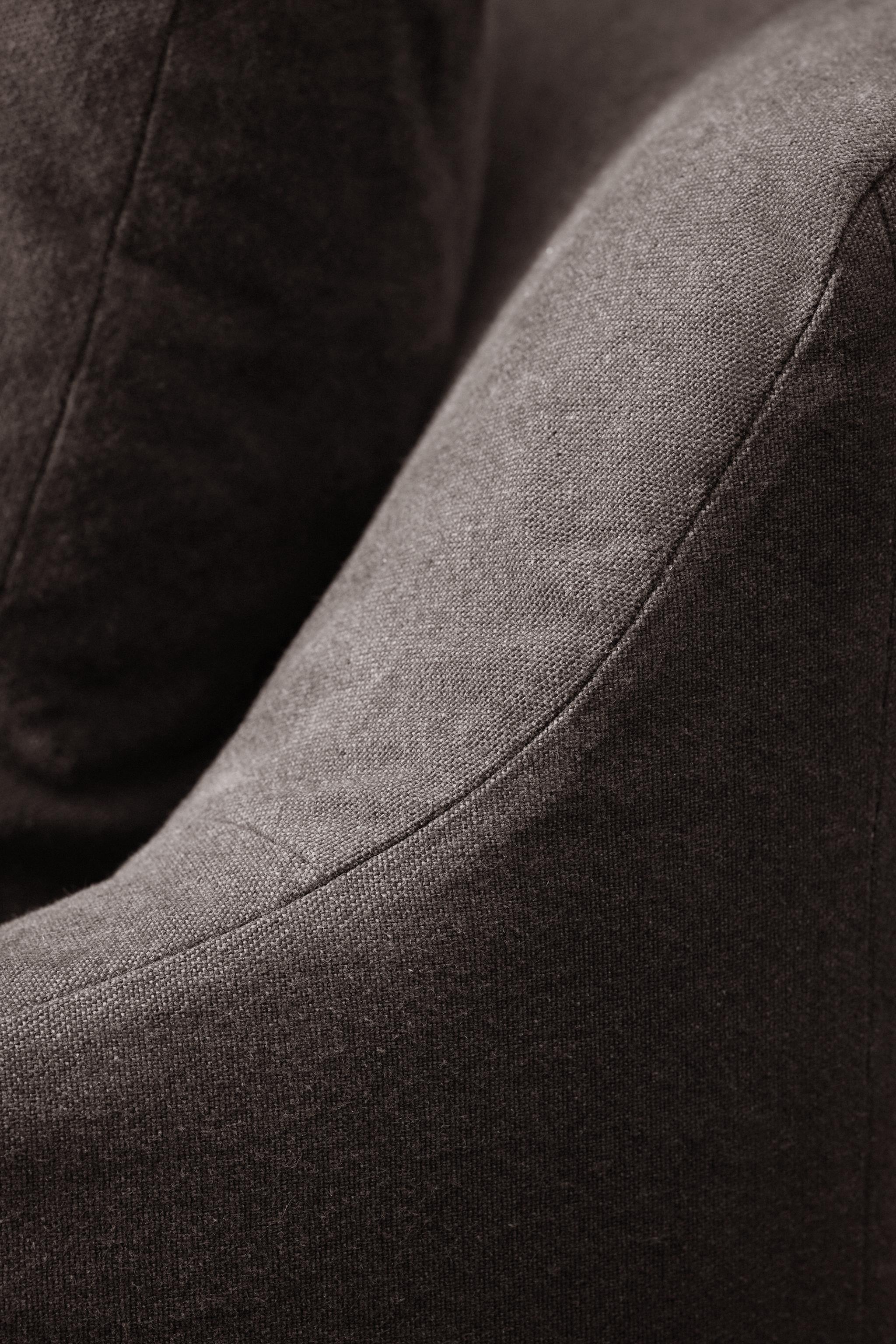 ARMCHAIR 01