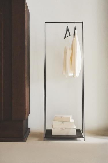 METAL RACK WITH BASE - أسود الخاص بـ Zara