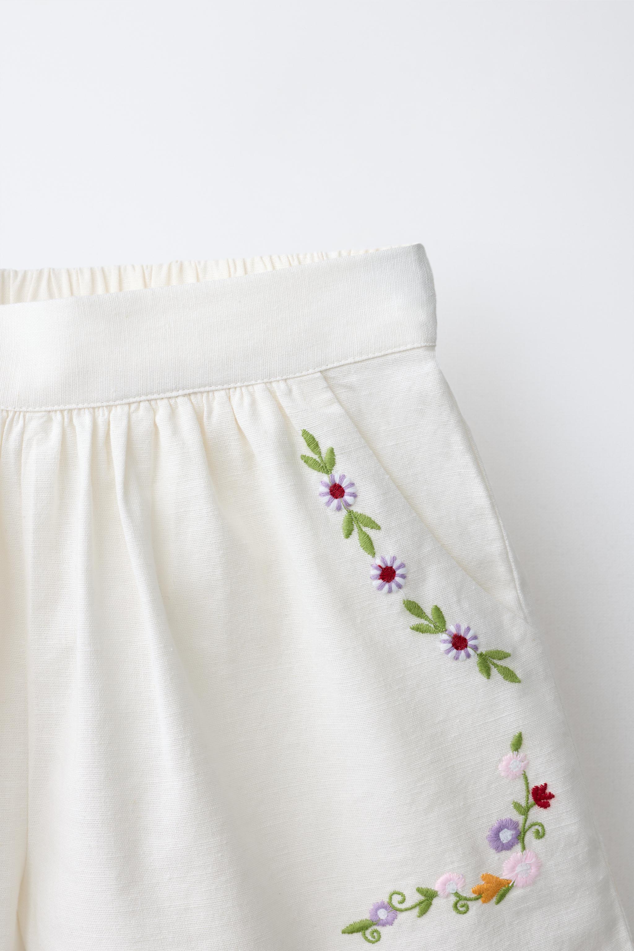 SHORT BRODÉ FLEURS AVEC COTON ET LIN