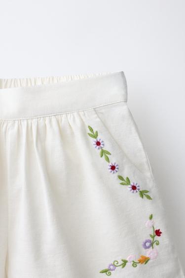 SHORT BRODÉ FLEURS AVEC COTON ET LIN - Écru de Zara - Image 2