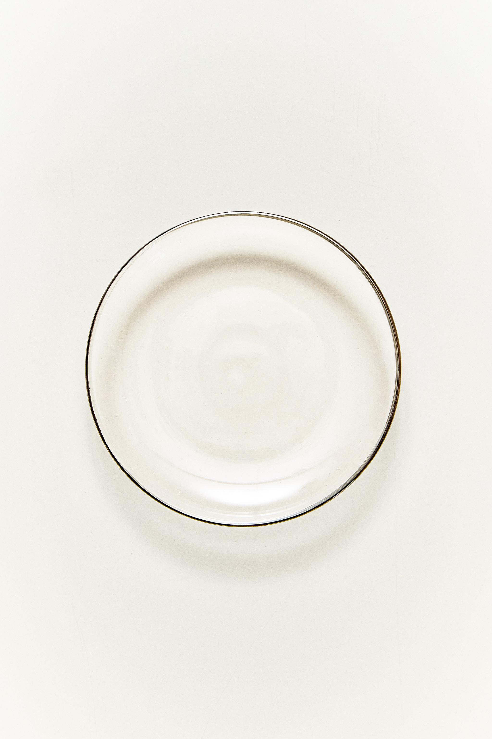 BOROSILICATE GLASS SIDE PLATE WITH RIM — Silver