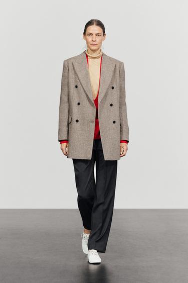 Mid-length double-breasted herringbone coat — Sand 1