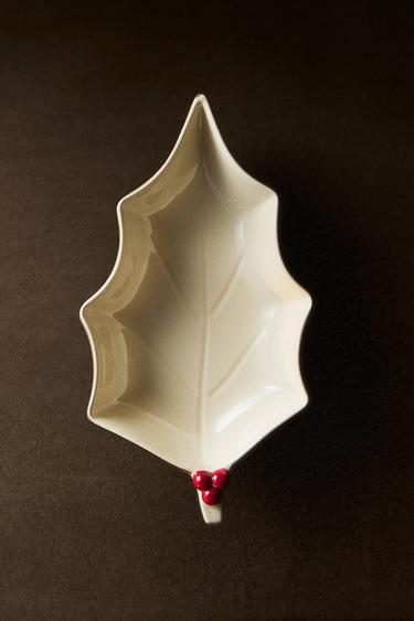 CHRISTMAS HOLLY STONEWARE BOWL — Cream 1