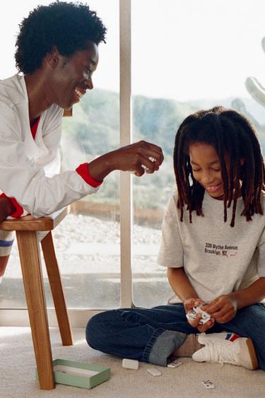 BLUZË TEKST COMFY - Gri me cirka nga Zara