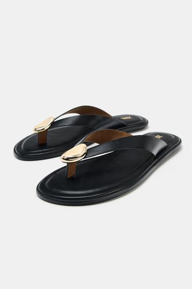 SANDALES PLATES AVEC DÉTAIL MÉTALLIQUE - Noir de Zara - Image 2