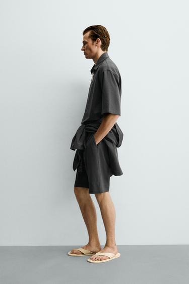 BERMUDA MET ONREGELMATIGE TEXTUUR EN PLOOIEN - Donkergrijs van Zara