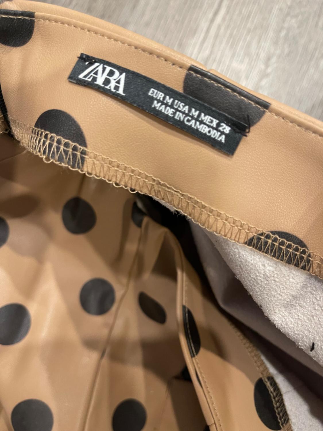 FAUX LEATHER POLKA DOTS SKIRT - Image 3