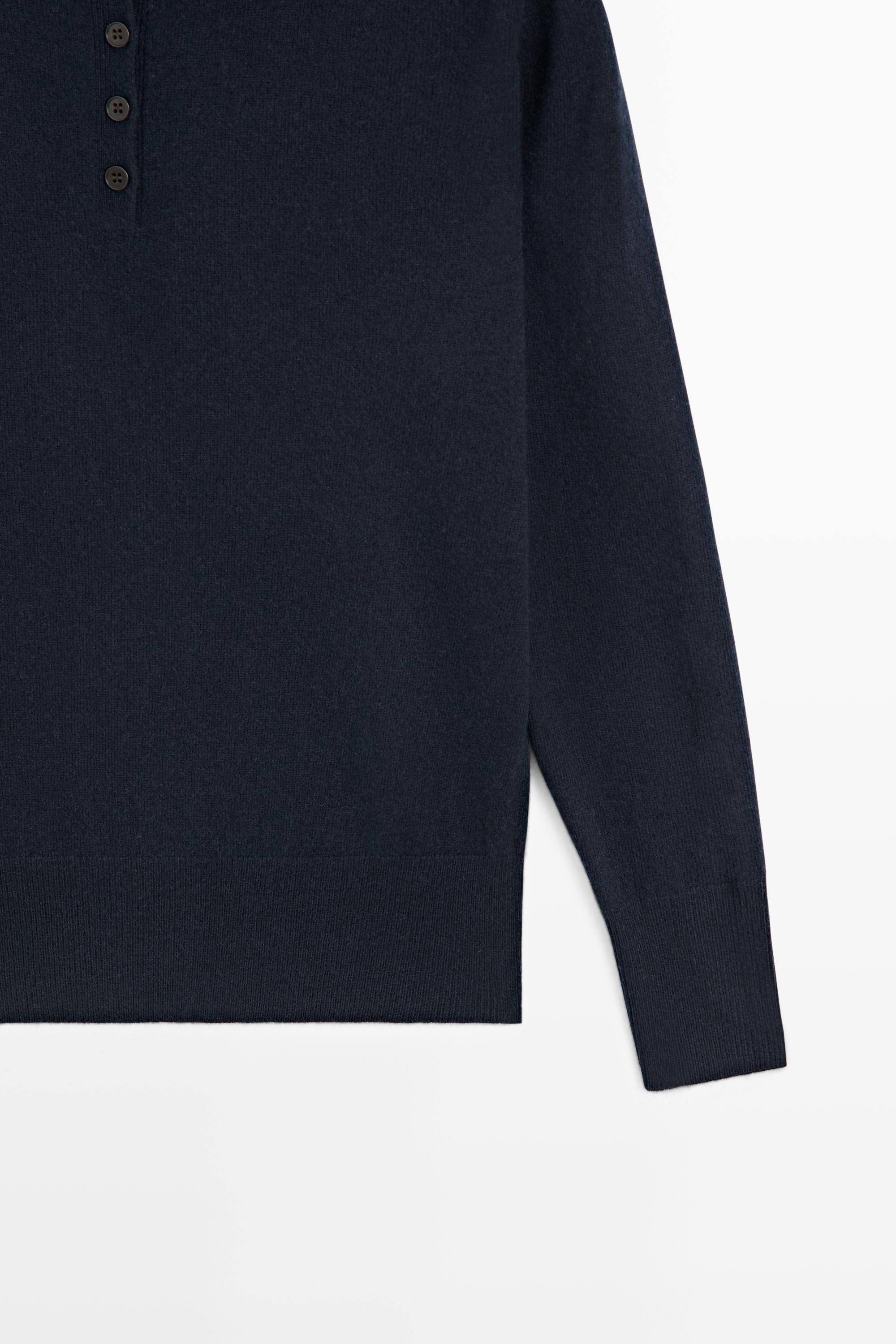 Pull en maille à col montant et boutons
