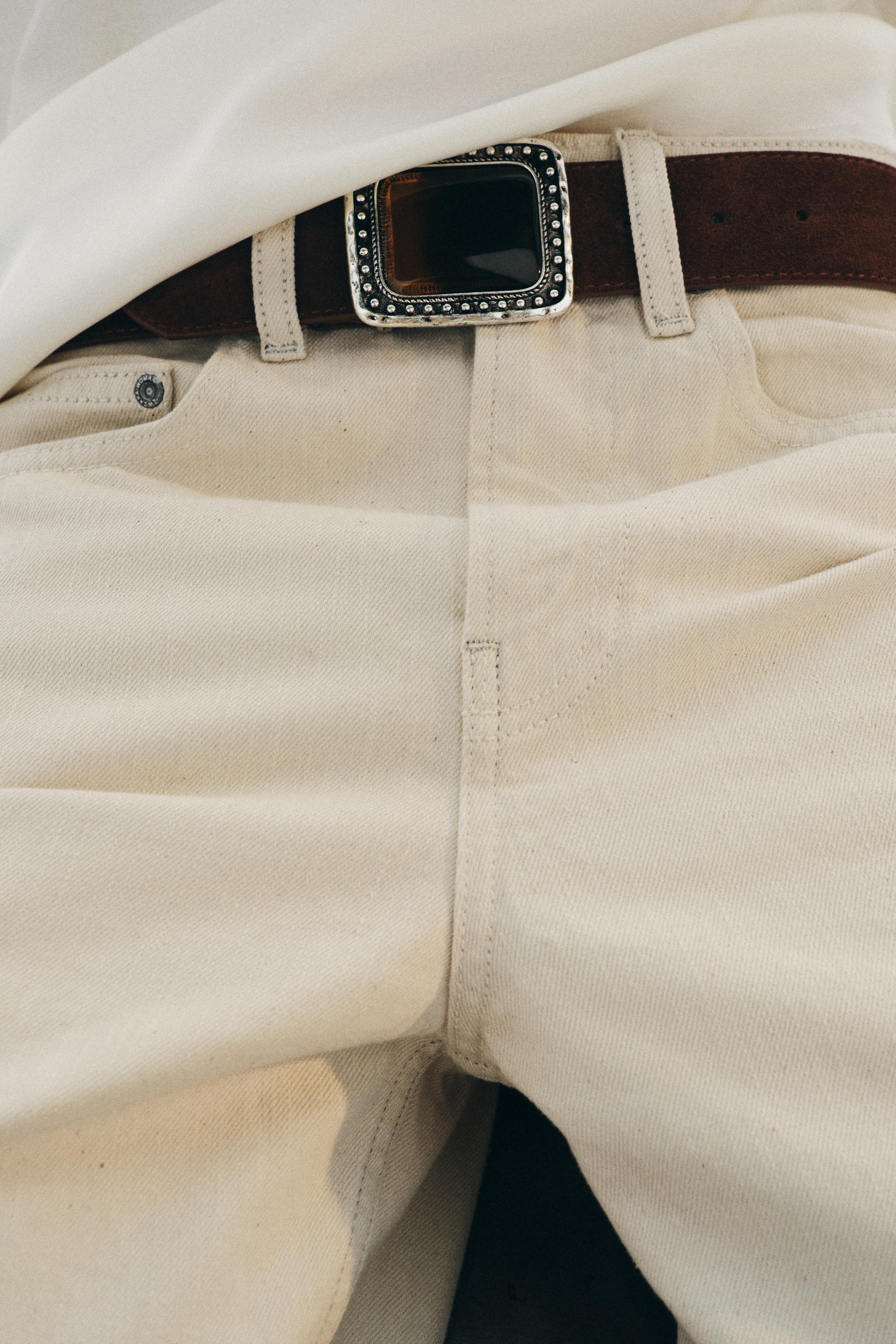 Ремень из 100 % замши с каменной пряжкой