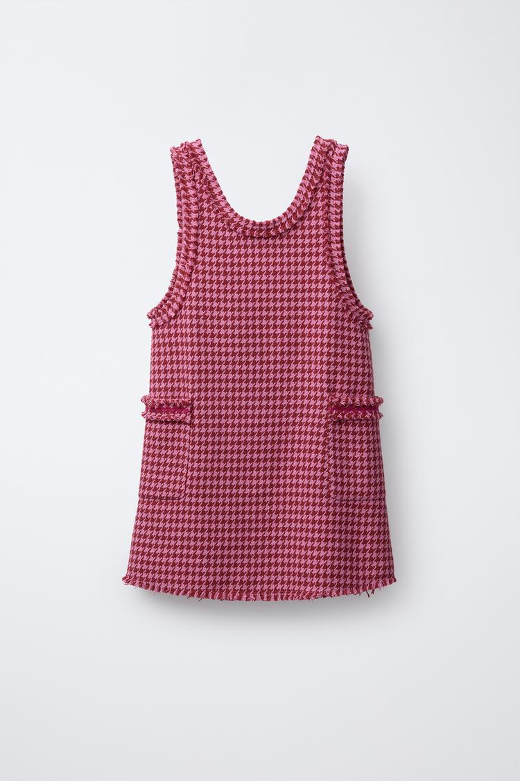 Жігіт жасы үлкен әйелді тракциялайды