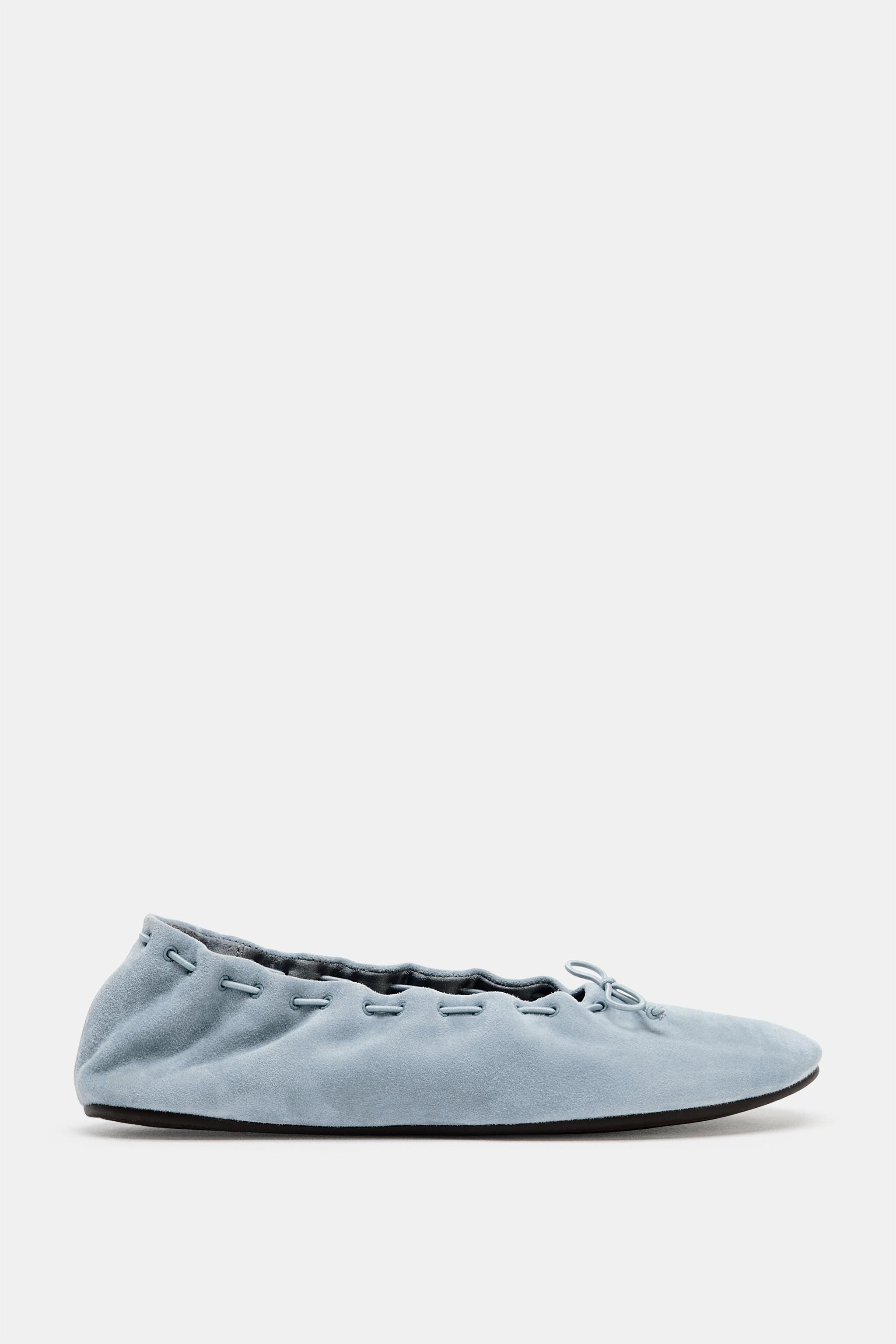BALLERINES EN DAIM À LACETS