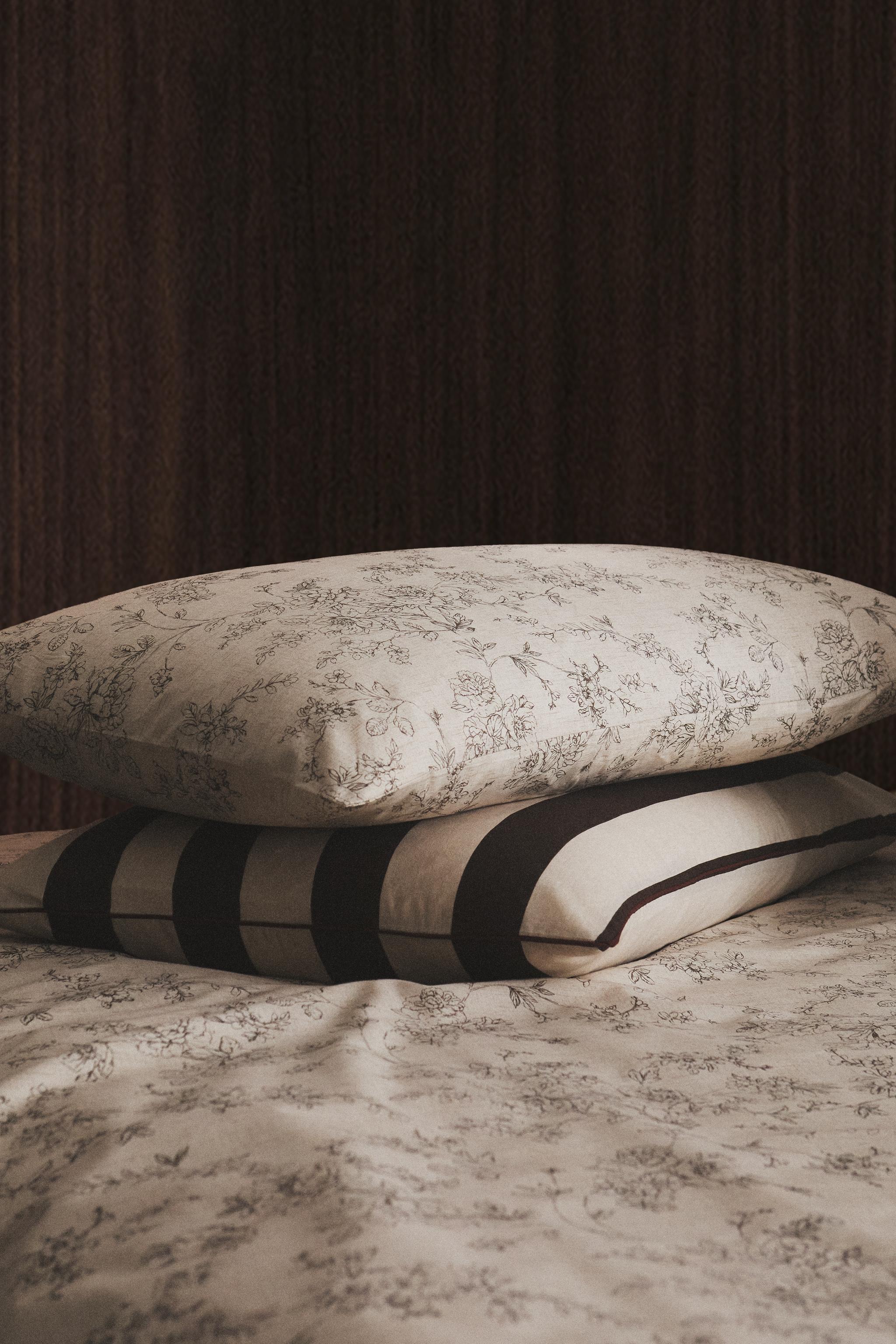 FLORAL PRINT PILLOWCASE