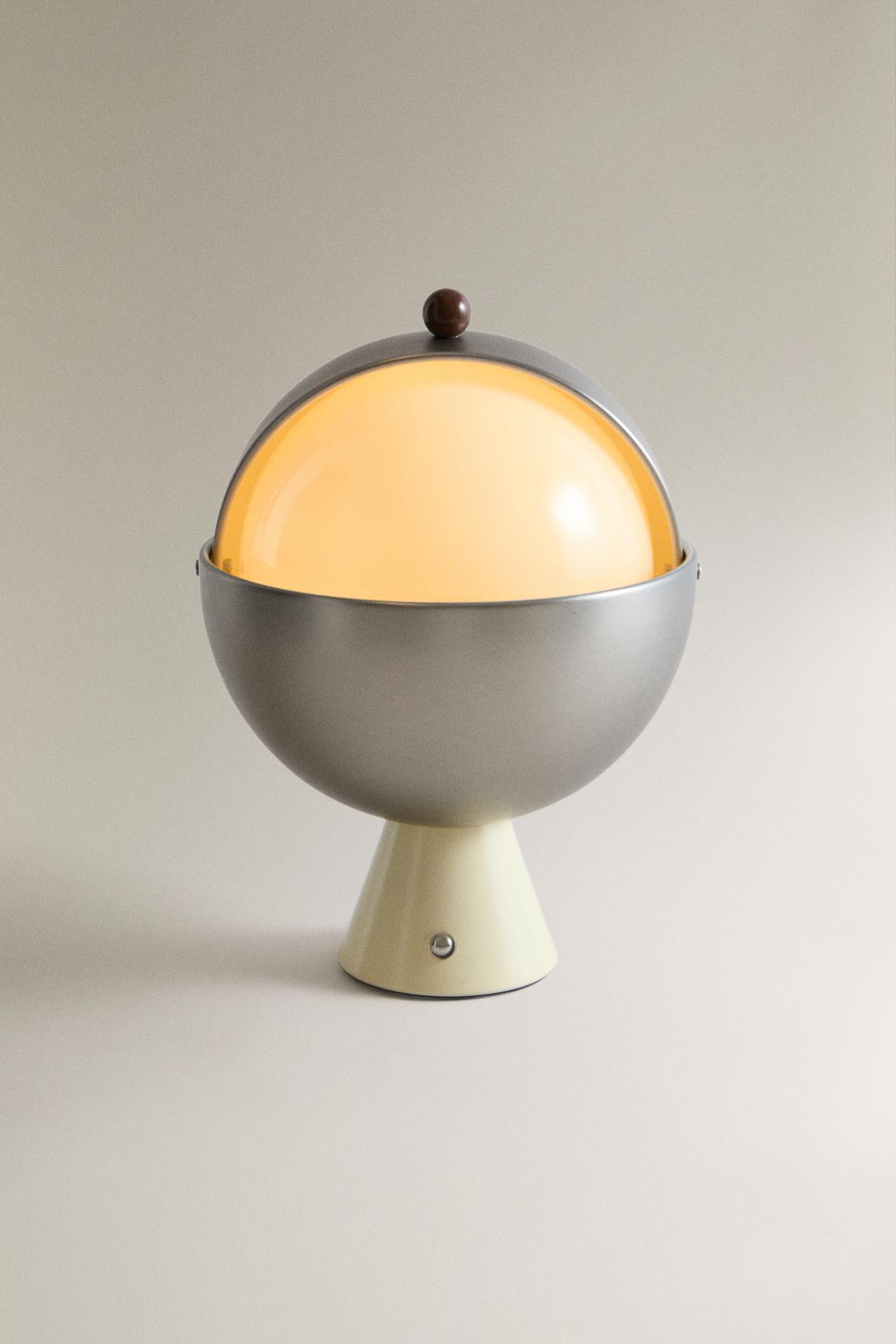 USB SPHERICAL TABLE LAMP — Cream