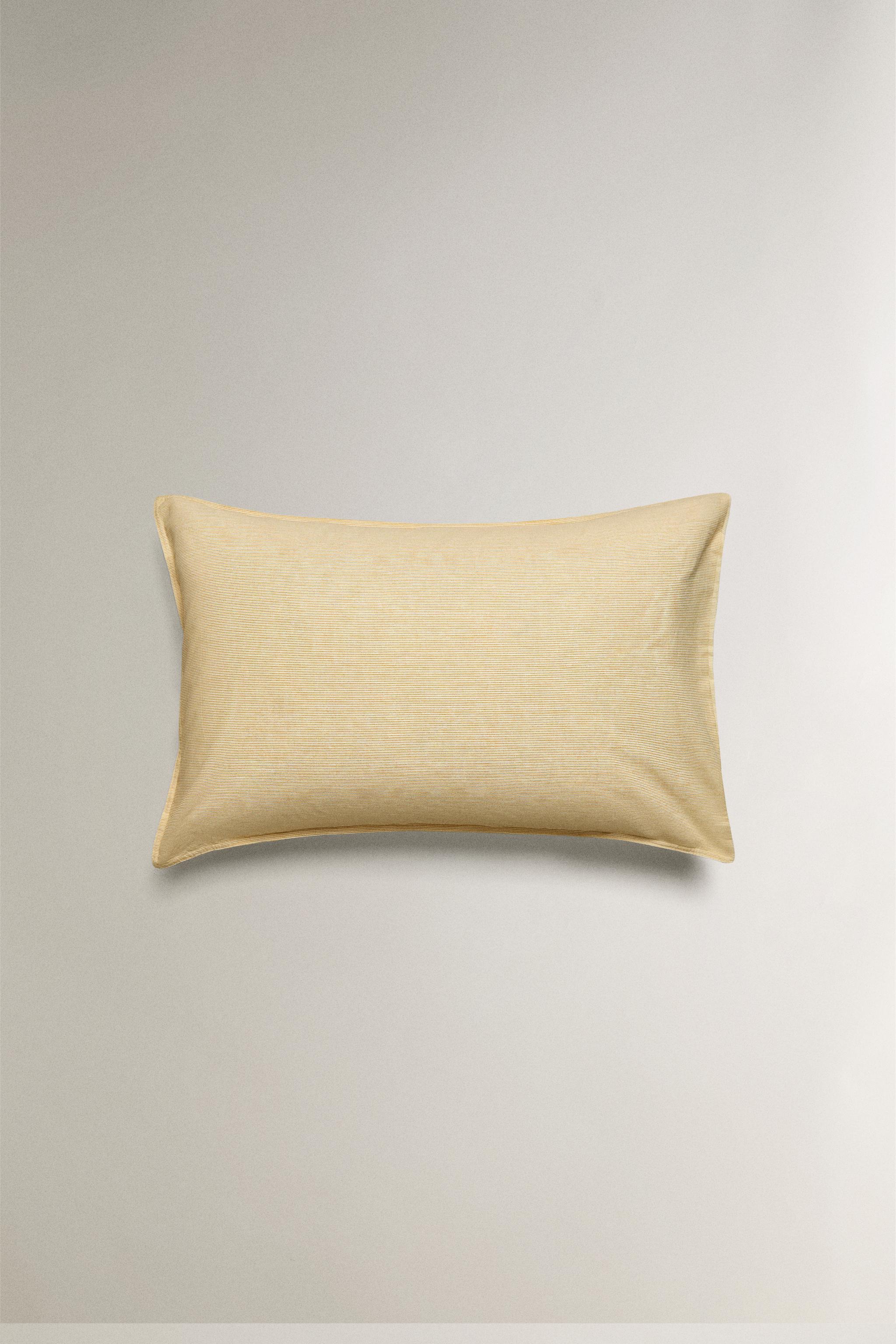 STRIPED PILLOWCASE
