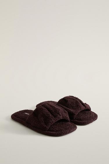 PLEATED TERRY BATH SLIDES — Burgundy Red 2