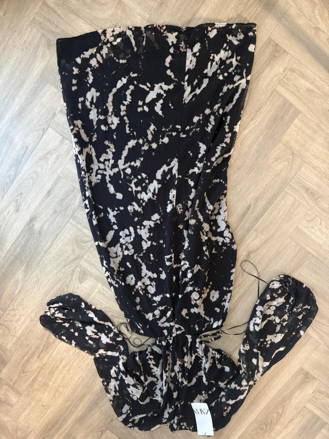 PRINTED MIDI DRESS WITH CUT-OUT DETAIL - Image 3