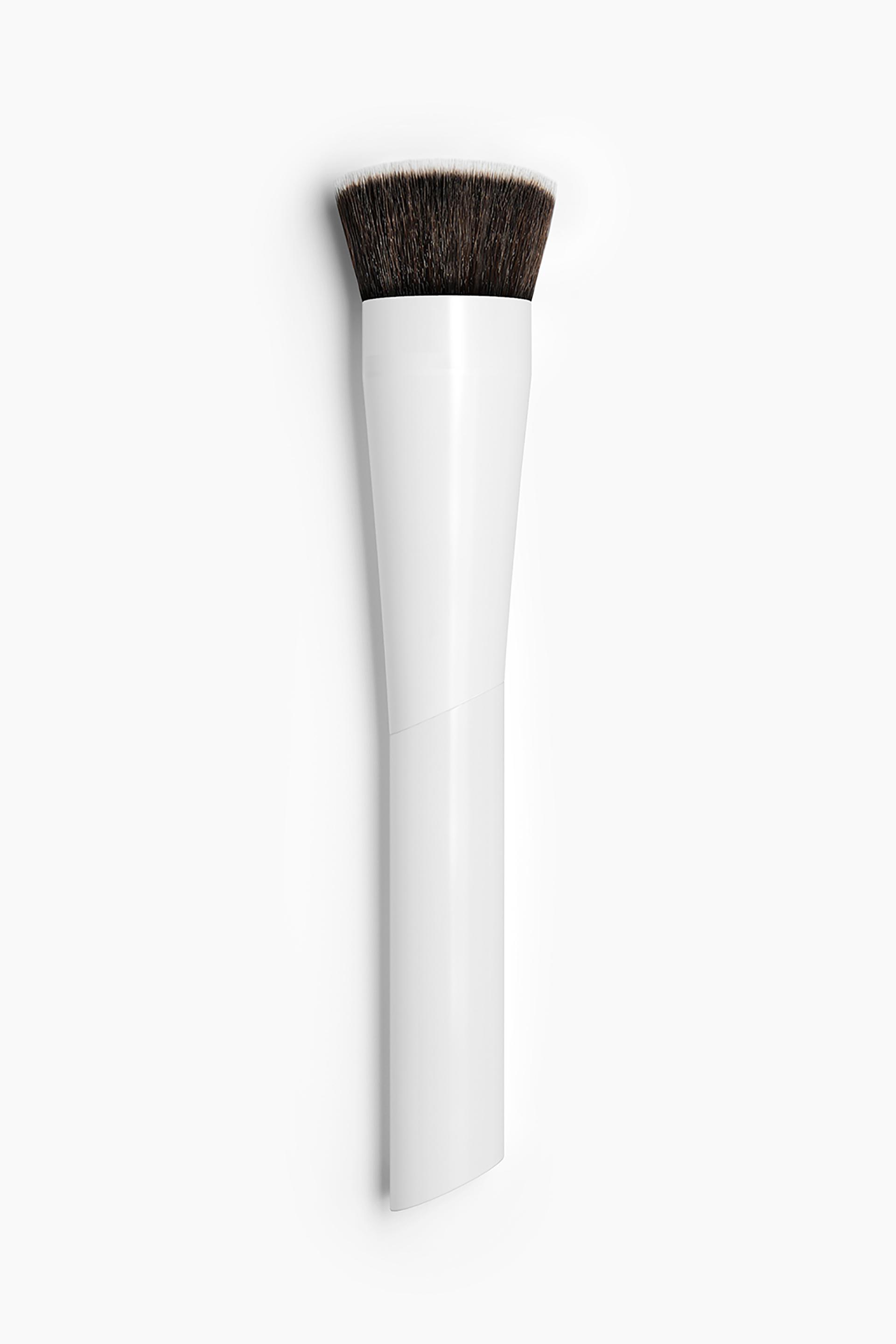  Retractable Kabuki Brush Travel Makeup Brush, Blush Brush,  Foundation Brush, Suitable for Liquid Foundation, Pressed Powder, Contour  Cream, Capsule-shape Super cute and multi-color available, White : Beauty &  Personal Care