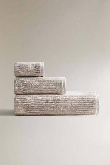 RIBBED TEXTURE BATH TOWEL - Light beige by Zara