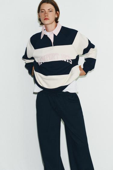 STRIPED POLO SWEATSHIRT WITH SLOGAN - بحري الخاص بـ Zara
