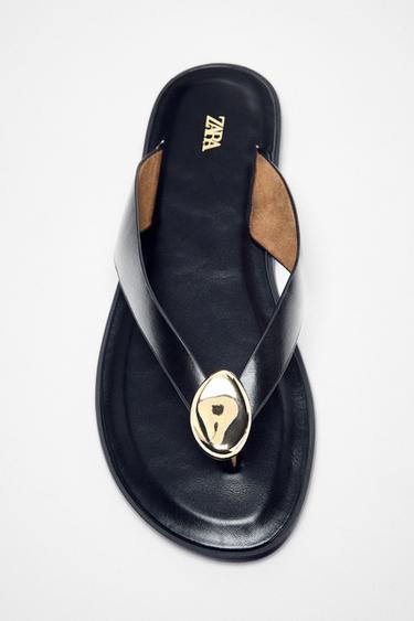Zara FLAT SANDALS WITH METALLIC DETAIL - Black