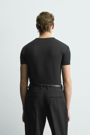 تيشرت MUSCLE TEE FIT - أسود الخاص بـ Zara