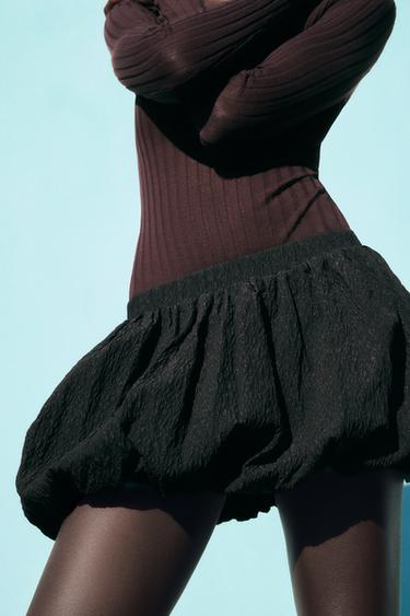 FALDA MINI GLOBO - Negro de Zara