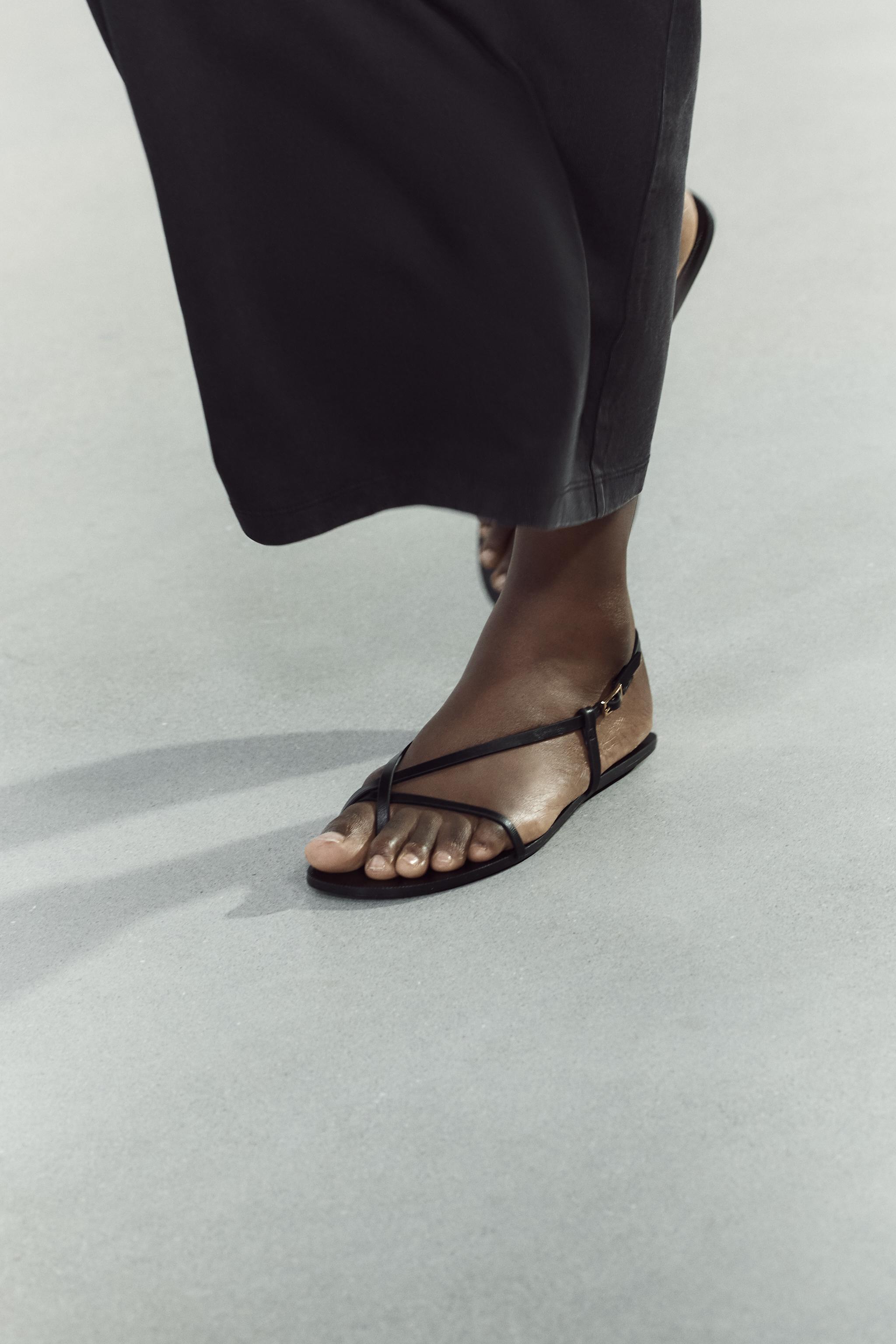 【ZARA】メタルディテール フラットサンダル 1613/510/800 ZARA】メタルディテール フラットサンダル 1613/510/800 (ZARA