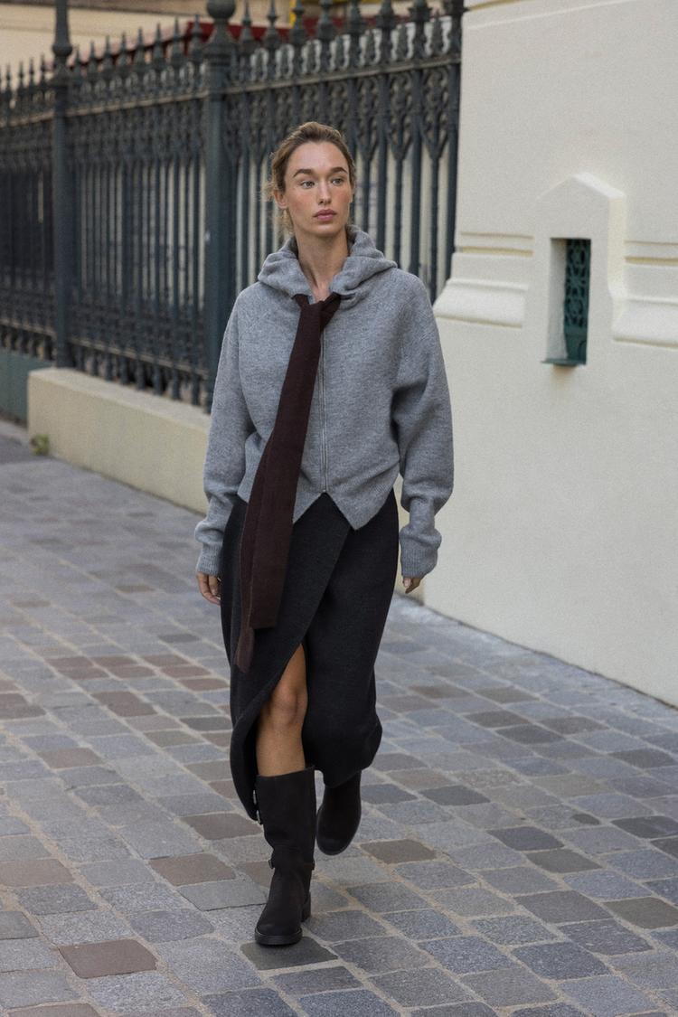 HOODED KNIT SWEATSHIRT WITH BOW