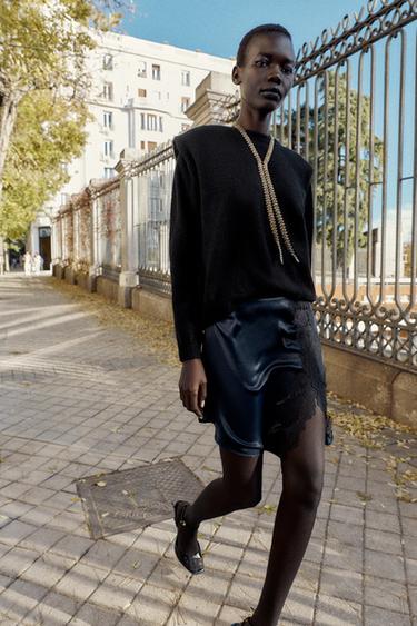 PLAIN KNIT JUMPER WITH V-NECK BACK AND SHOULDER PADS - Black by Zara