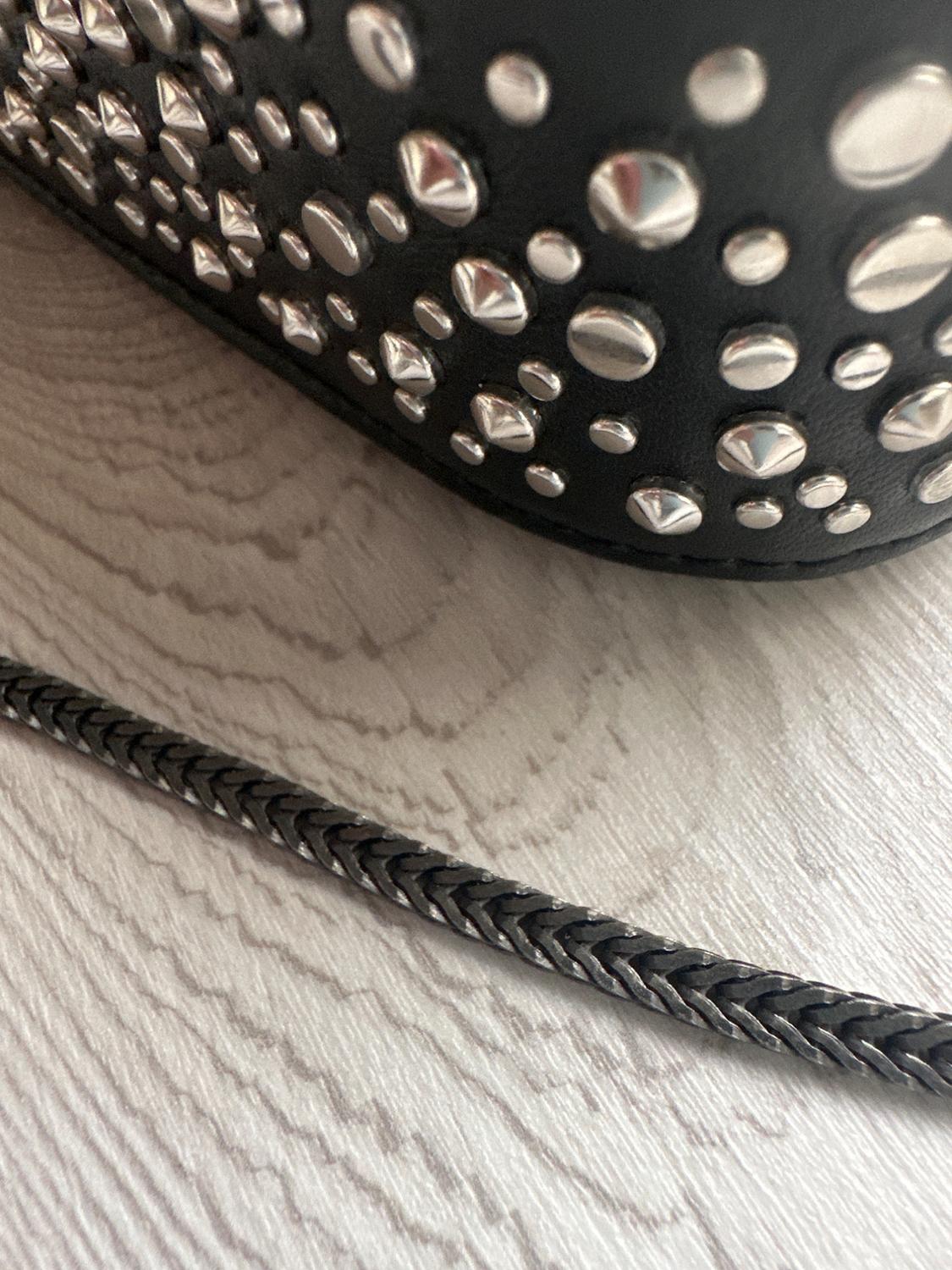 BOLSO TACHUELAS, CADENA METÁLICAS EN PLATA , BOLSILLO INTERIOR - Image 6