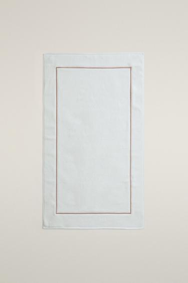 EMBROIDERED SCALLOPED BATH MAT — Pale pink 2
