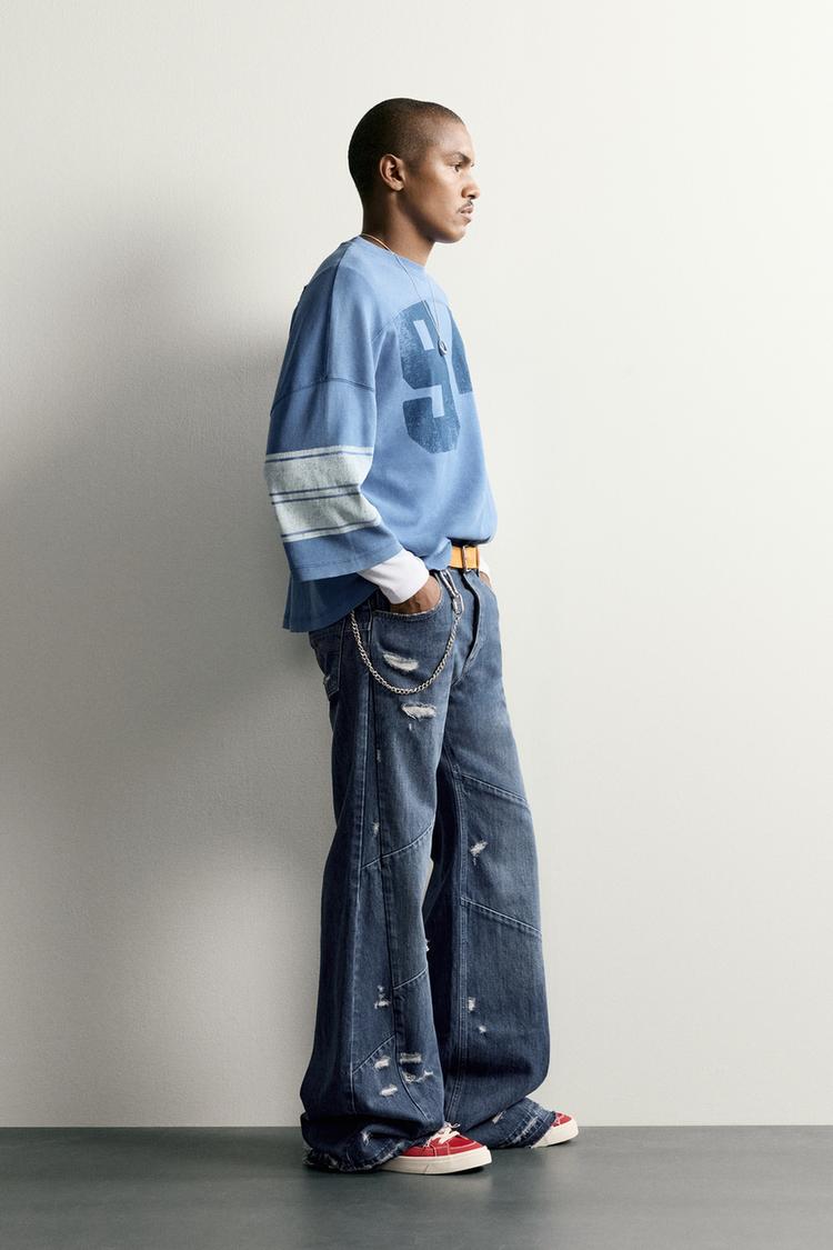Jeans acampanados con costuras 4