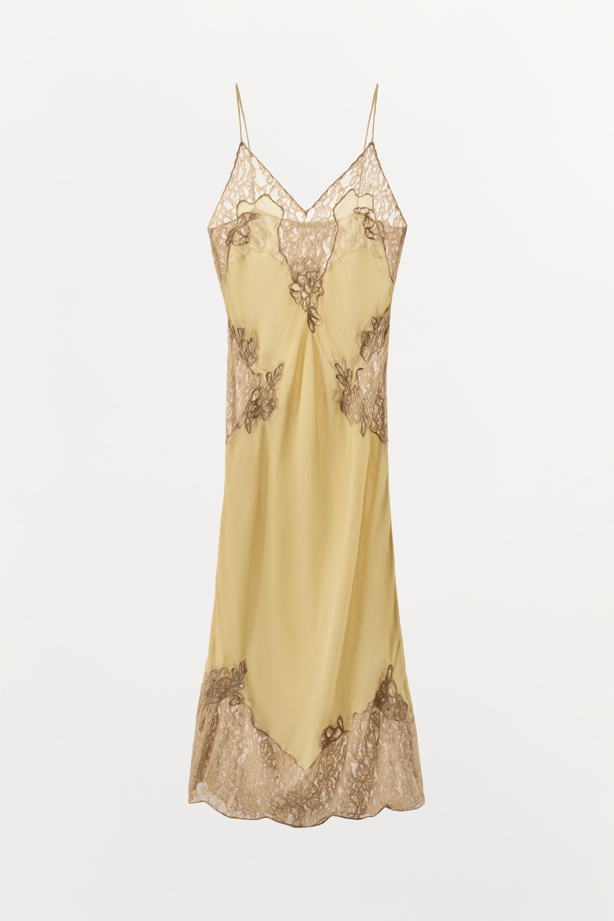 ROBE EN GEORGETTE ET DENTELLE