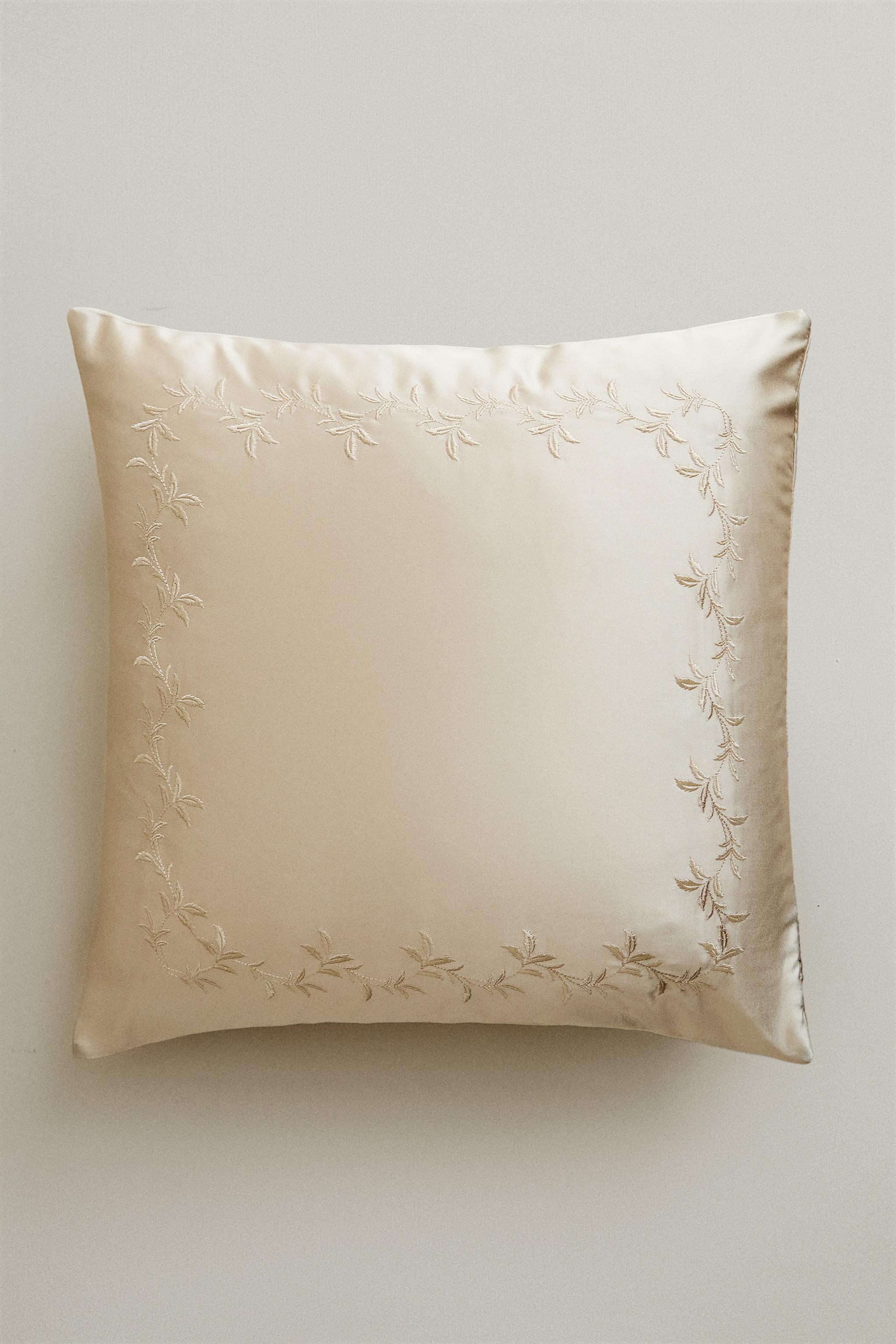 【新品】ZARA  ザラホーム デコ刺繍クッションカバー セット リーフ刺繍 サテンクッションカバー - カバ | ZARA Japan / 日本