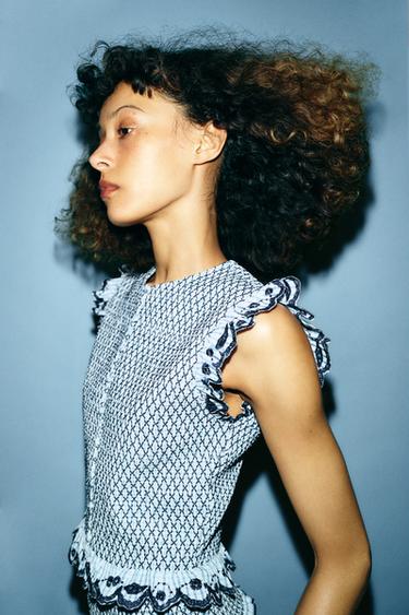 TOP NID D'ABEILLE À CARREAUX - Bleu / Blanc de Zara - Image 2