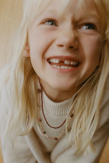 PACK OF TWO BEADED NECKLACES WITH FLOWERS - Maroon by Zara