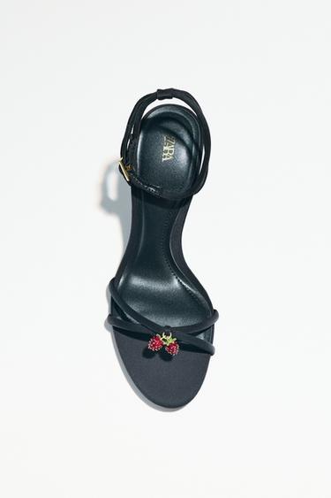 SANDALIA TIRAS CRUZADAS ABALORIOS - Negro de Zara