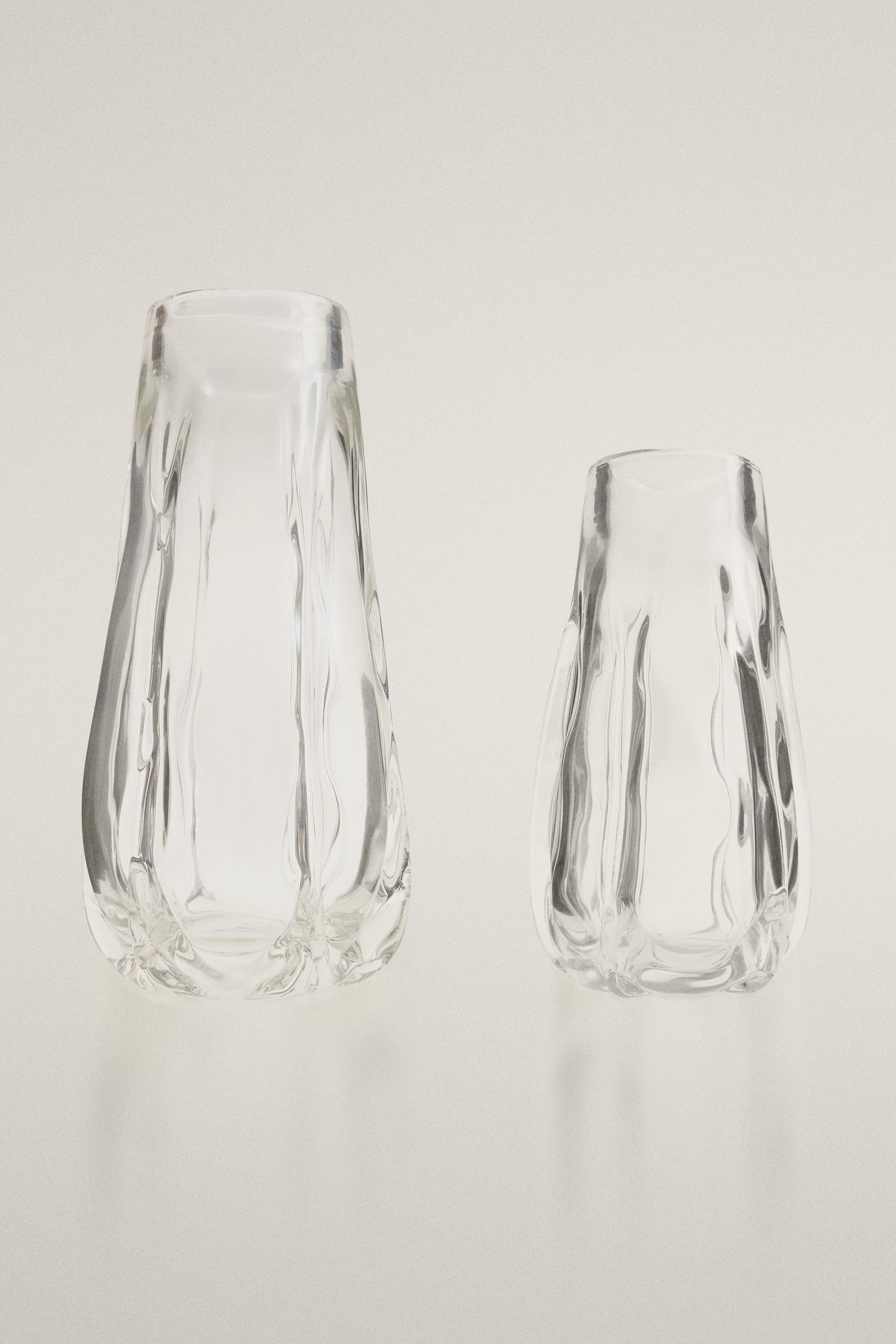 DECORATIVE GLASS VASE