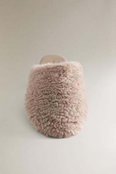 CHAUSSONS OUVERTS À L'ARRIÈRE CUIR CHAUDS - Gris taupe de Zara - Image 4