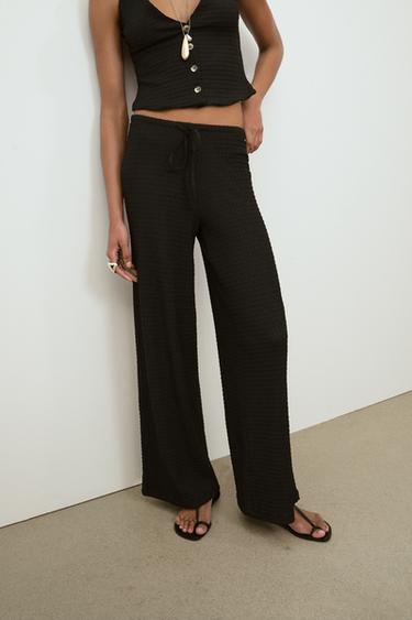 GERADE GESCHNITTENE HOSE MIT STRUKTURMUSTER - Schwarz von Zara