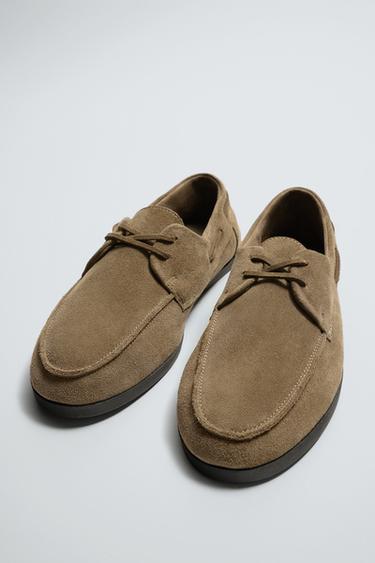 CHAUSSURES BATEAU EN CUIR - Gris taupe de Zara - Image 1