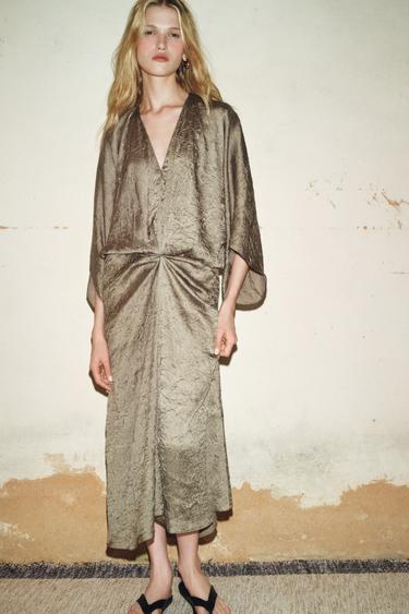 ПЛАТЬЕ МИДИ ИЗ ЖАТОЙ ТКАНИ — СВЕТЛЫЙ ХАКИ от Zara — изображение 0