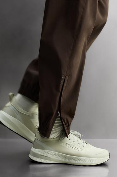 PANTALON TECHNIQUE COLOR BLOCK FOOTBALL - Bordeaux de Zara - Image 5