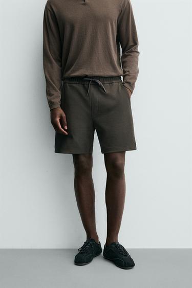 COMFORT TEXTURED BERMUDA SHORTS - Dark brown by Zara