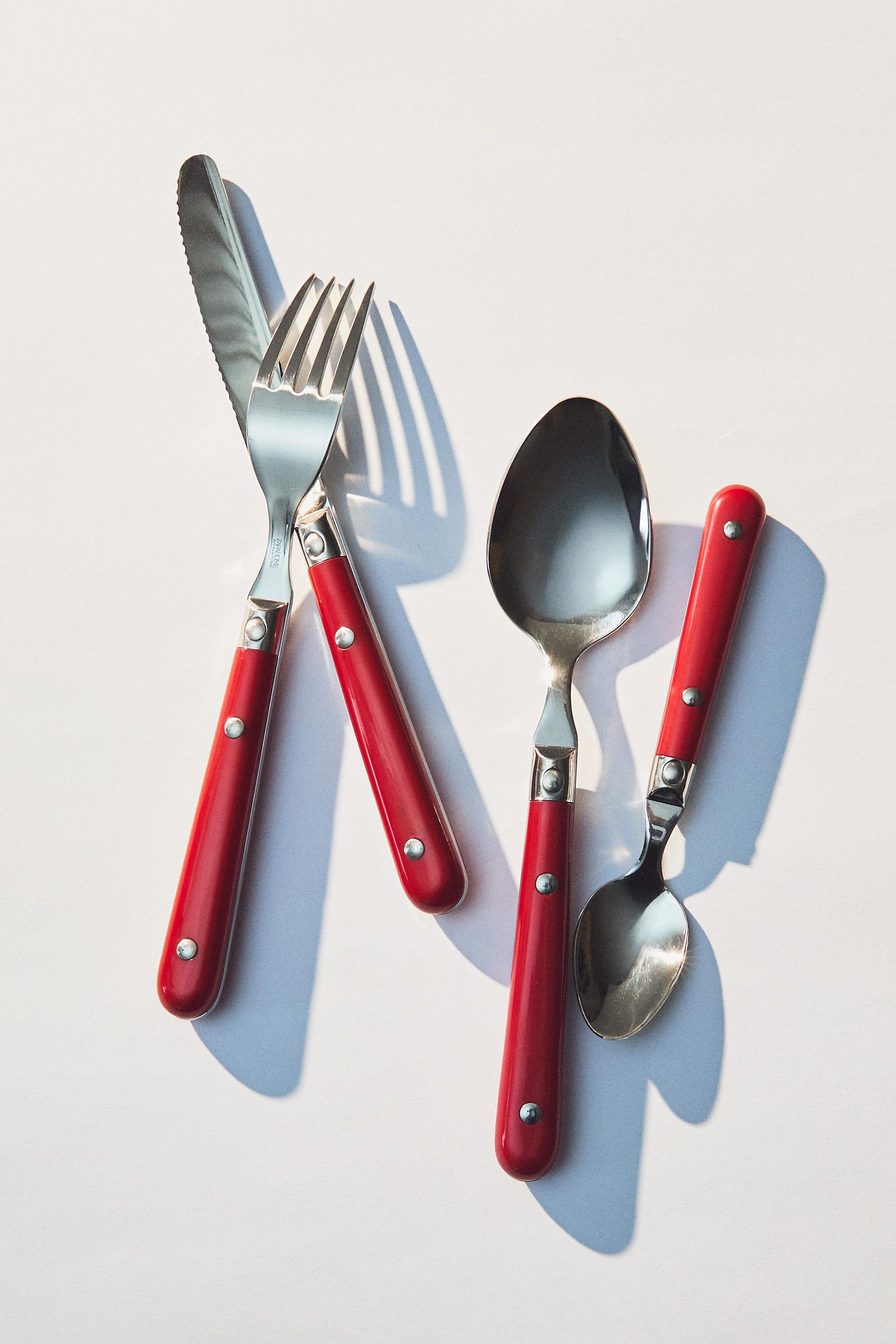 CUTLERY SET WITH RED HANDLE (SET OF 4) — Red