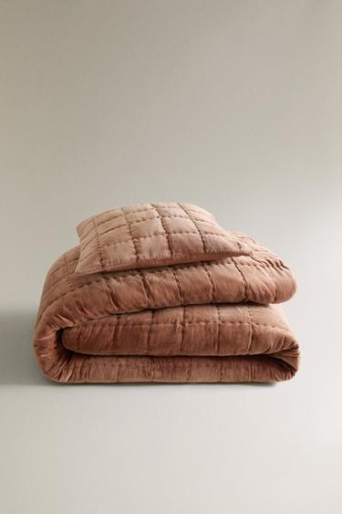 KOSTKOVANÁ SAMETOVÁ PŘIKRÝVKA - Růžová od Zara