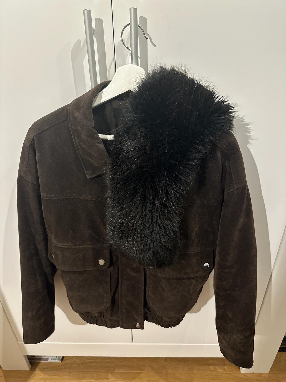 BOMBER ΖΑΚΕΤΑ OVERSIZE ΜΕ ΠΕΤΑ ΣΕ ΥΦΗ ΓΟΥΝΑΣ - Image 2