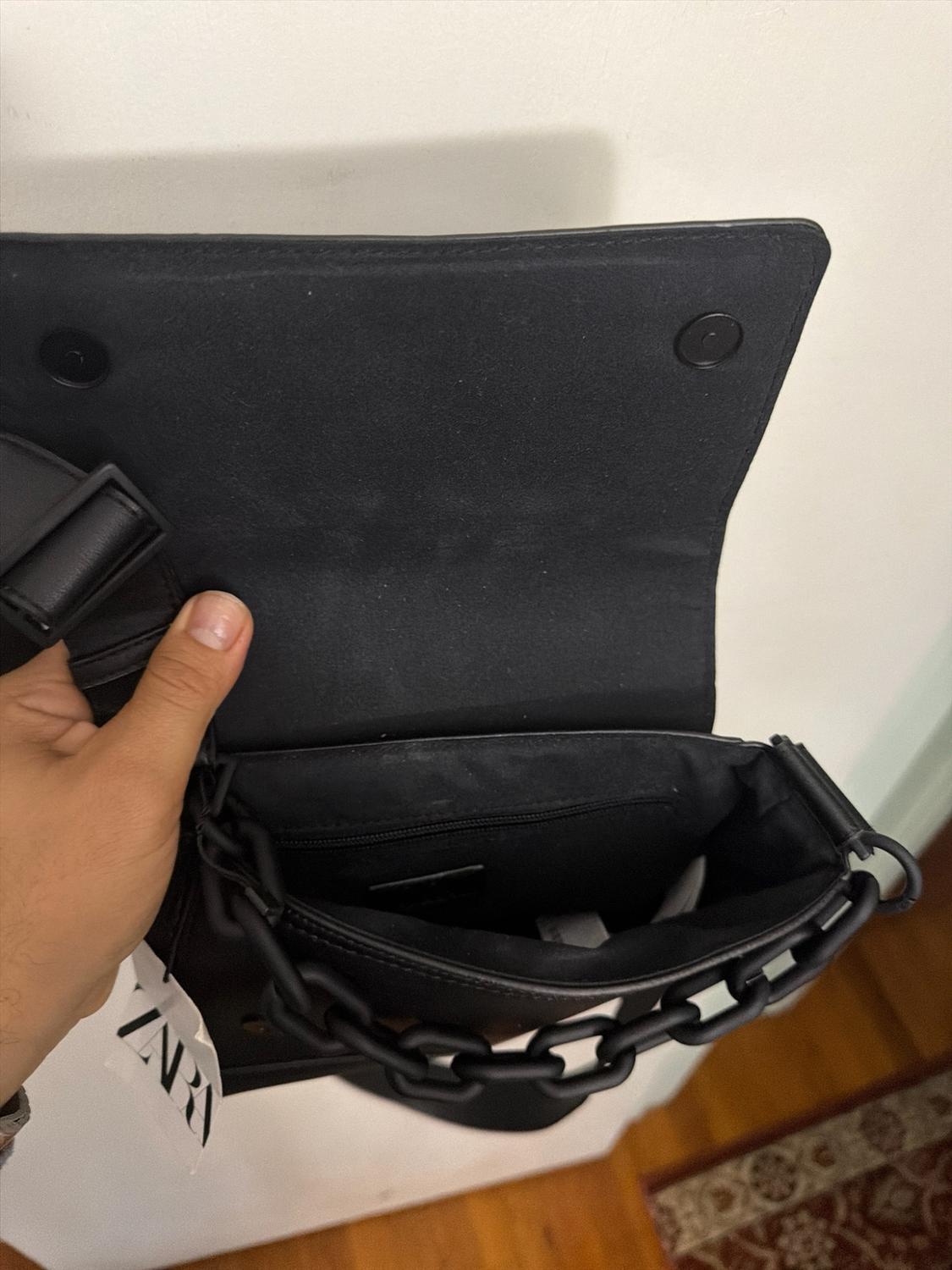 RUBBERIZED CHAIN CROSSBODY BAG - Image 4